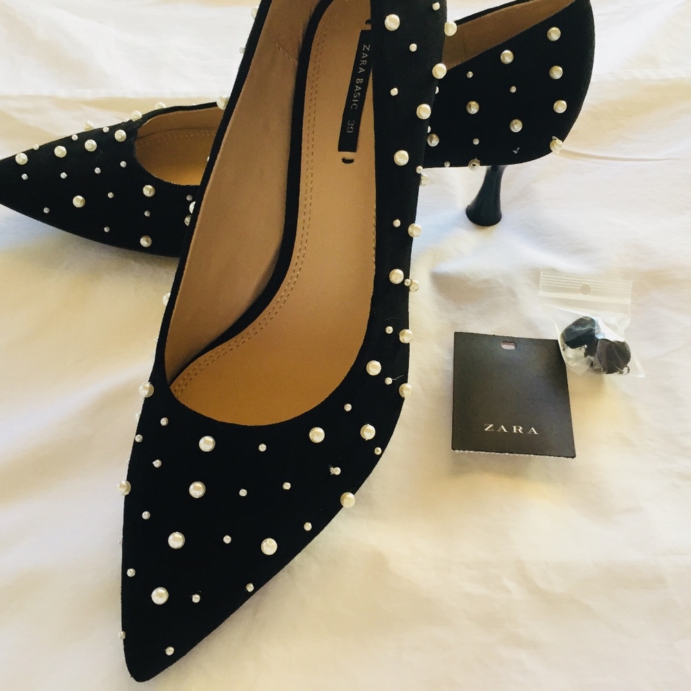 *NWT* ZARA- On-Trend Pearl Embellished Pump- Sz 8